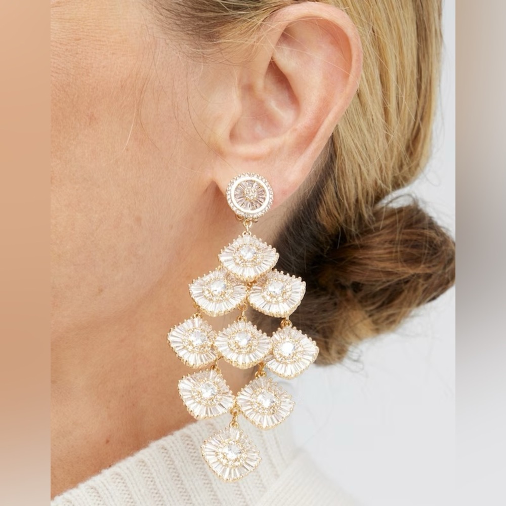 NWT 🍒🍒 Chico's Gold and Silver Statement Earrings 🍒🍒